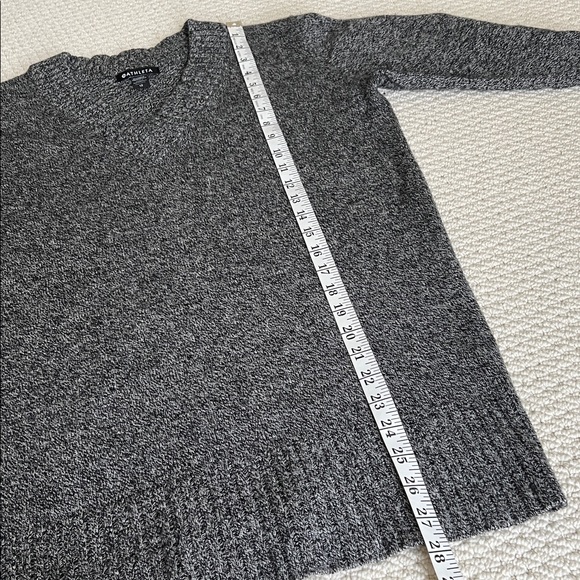 Like new! Athleta wool/cashmere v-neck sweater size XS - Picture 4 of 6